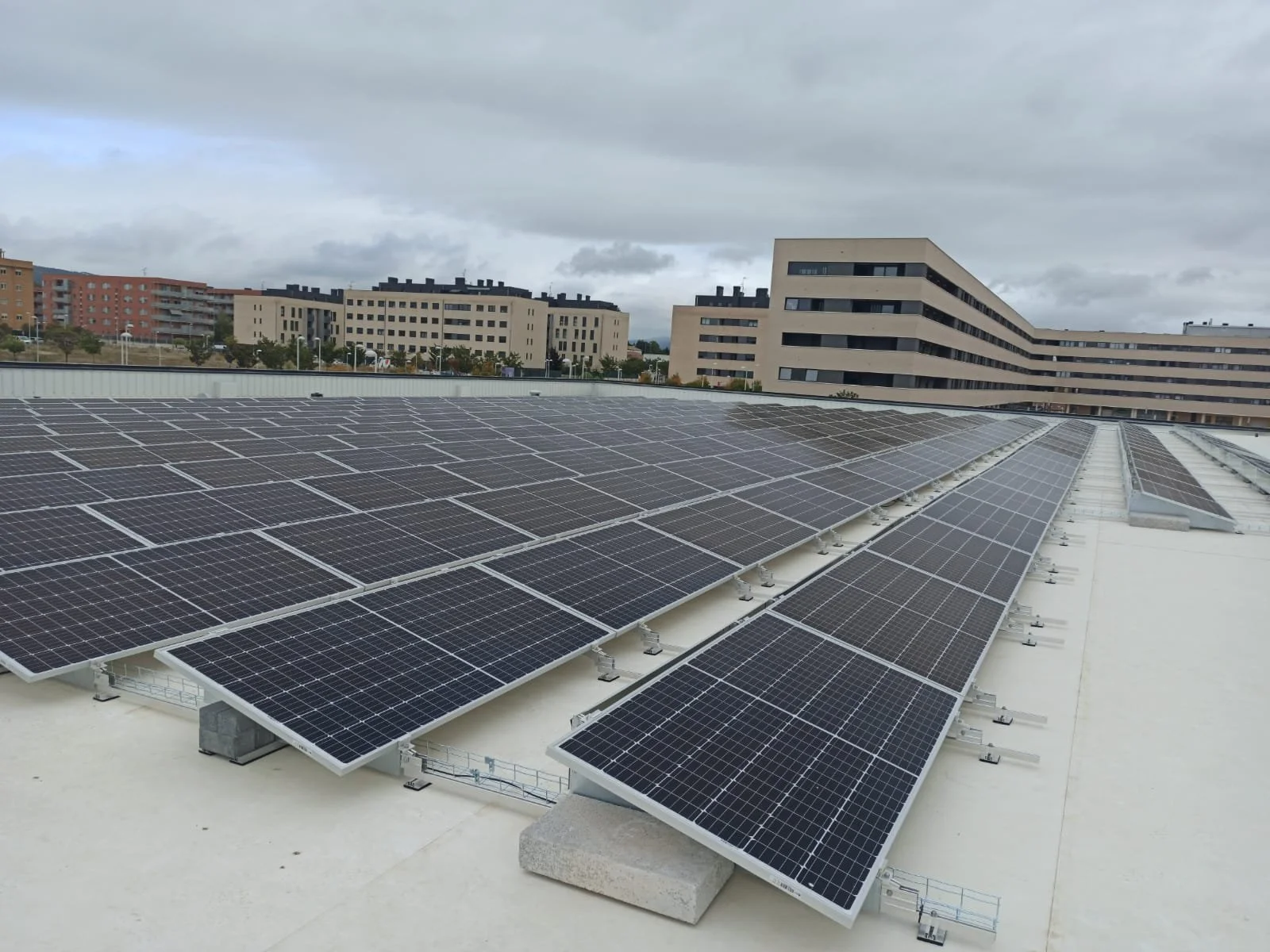 FOTOVOLTAICA EROSKI ARDOI ZIZUR 100KW (19).jpeg